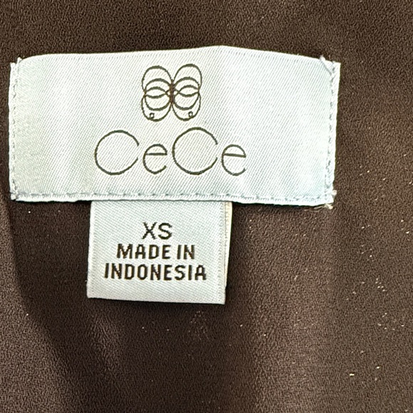 CECE BELL SLEEVE LINED METALIC BLOUSE. NWT. - Picture 9 of 10